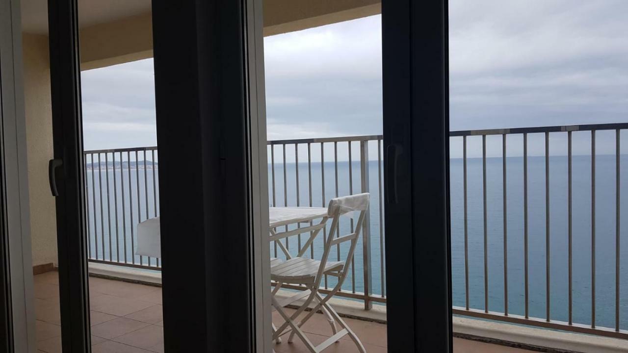 Apartamento En Primera Linia Vistas Al Mar Кастел Пладжа де Аро Екстериор снимка